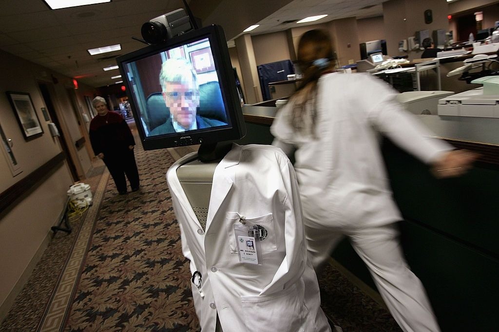 foto Médico usa robot para revelar a un paciente que morirá