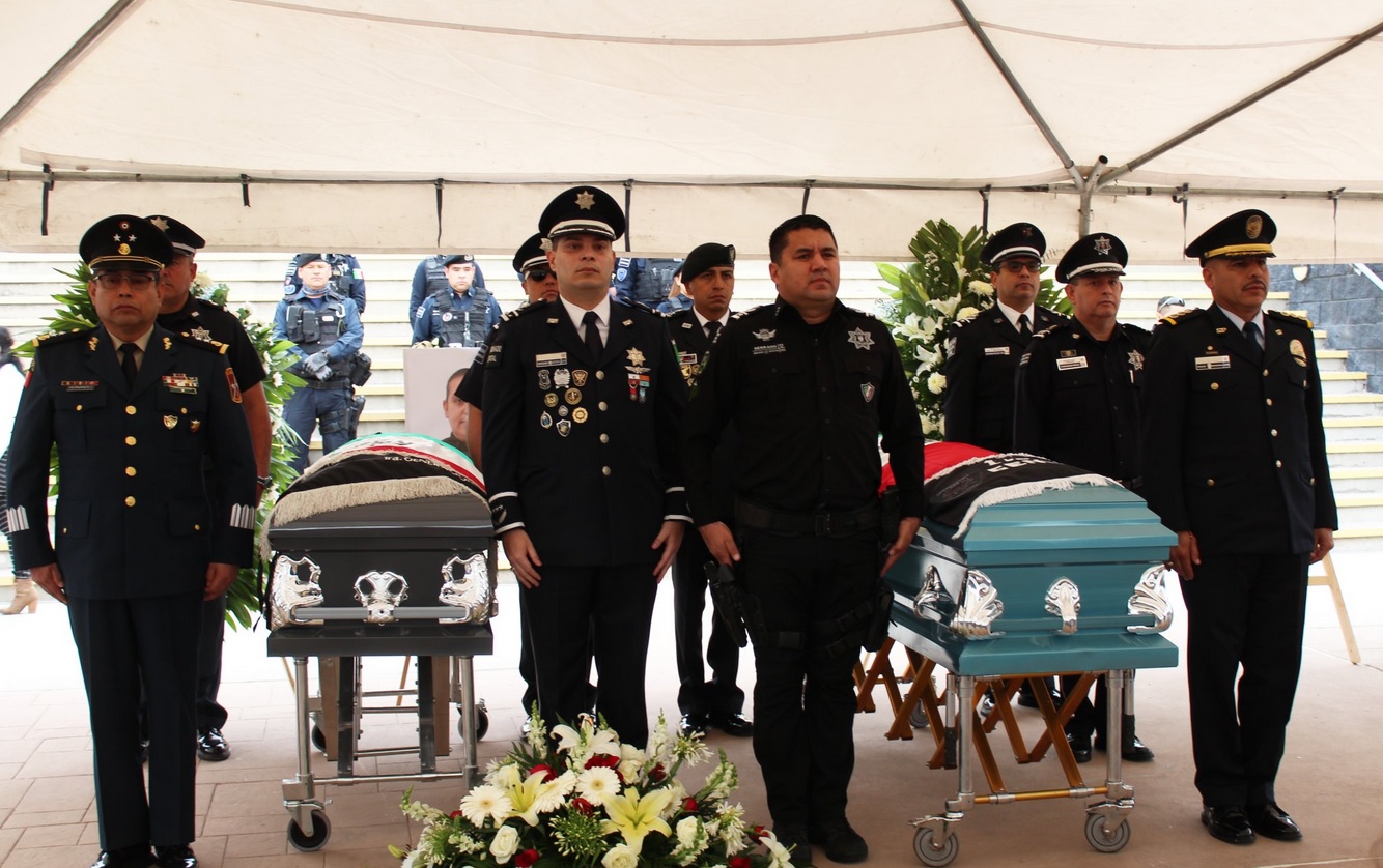 Homenajean a policías asesinados en Chihuahua; aún no hay detenidos