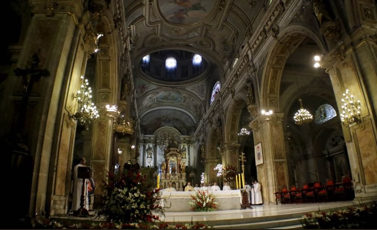 Fiscalía de Chile pide imputar a cura por violación en catedral