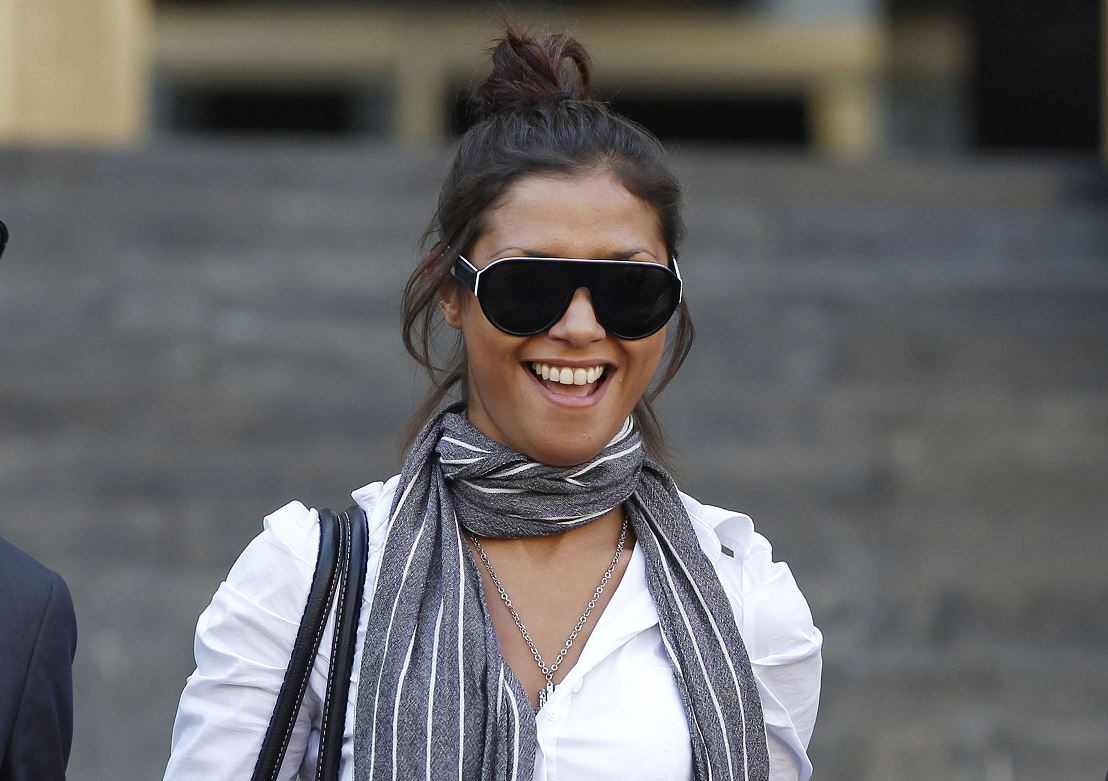 Foto: La modelo marroquí Imane Fadil sonríe mientras sale de un tribunal en Milán, Italia, 16 marzo 2019
