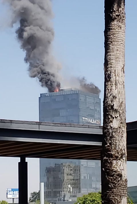 FOTO Incendio afecta Torre Titanium de Puebla Twitter Juan Carlos Valerio 12 marzo 2019