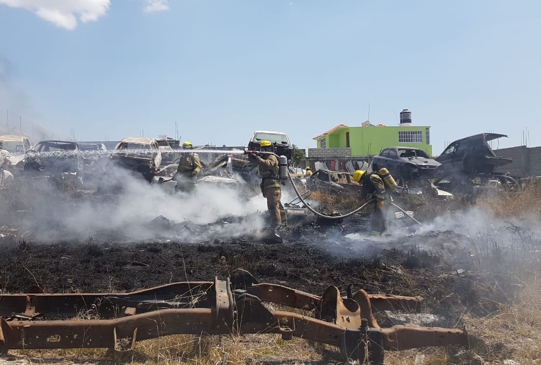 Foto: Incendio consume 18 vehículos en corralón de Tarímbaro, Michoacán, 4 de marzo de 2019. Twitter @pcmichoacan