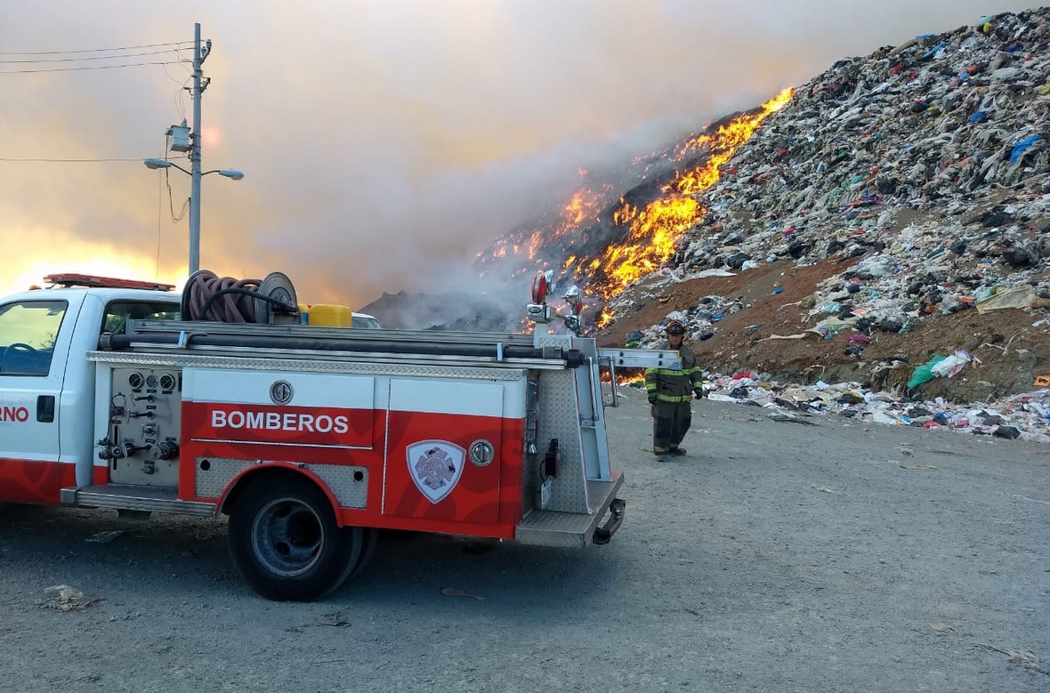 Foto: Incendio en Relleno Sanitario de Zacatecas. 13 de marzo 2019. Twitter @PCEstatalZac