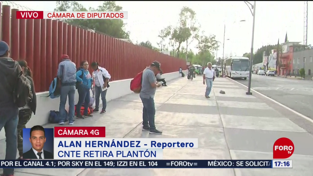Foto: Integrantes de la CNTE desarman el plantón en San Lázaro