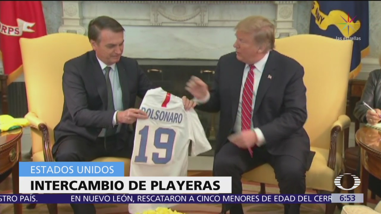 Intercambian playeras Trump y Bolsonaro