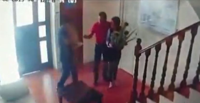 Sujetos fingen ser empleados de florería y roban casa en Puebla
