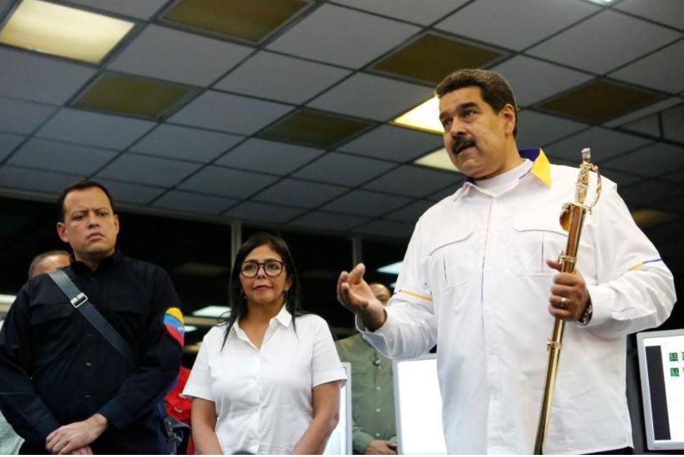 Foto: El presidente de Venezuela, Nicolás Maduro, habla durante una visita a un sistema de generación hidroeléctrica en el río Caroni, el 16 de marzo de 2019 (Reuters)