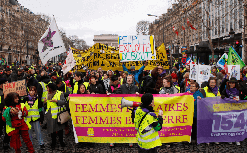 FOTO Chalecos amarillos marchan, encabezados por mujeres, en París AP 9 marzo 2019 paris