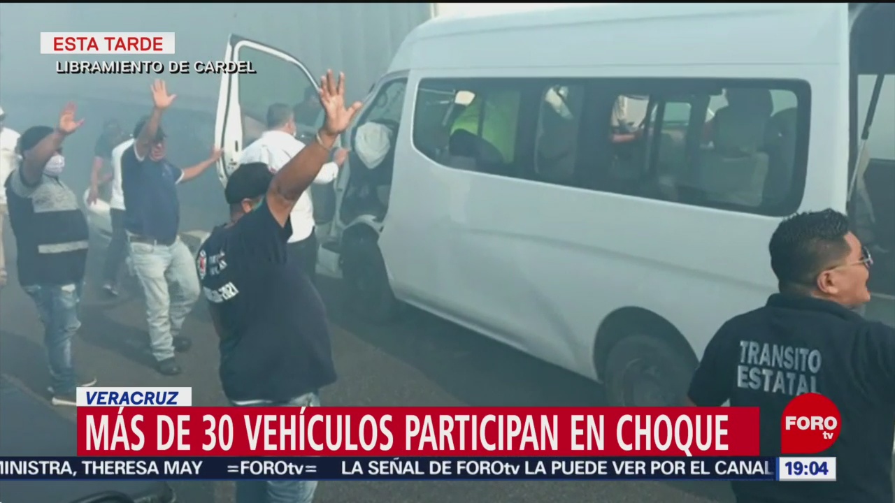 Más de 30 vehículos participan en choque en Veracruz