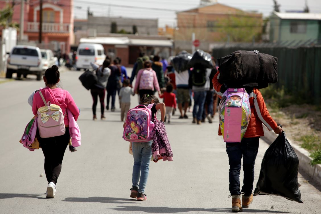 Foto: Un grupo de migrantes caminan en su trayecto por México para llegar a la frontera con Estados Unidos, el 7 de marzo de 2019 (Reuters)