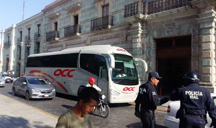 Aseguran a 40 migrantes que viajaban en un autobús en Oaxaca