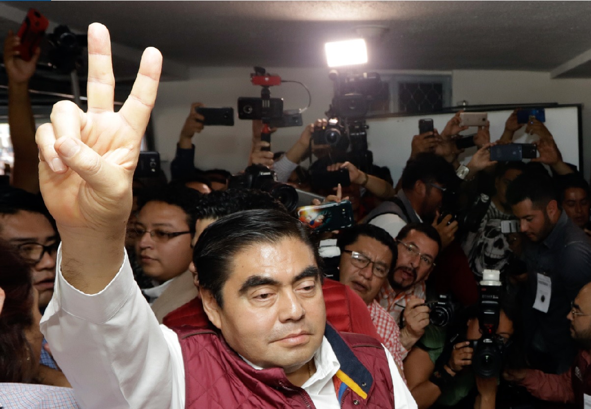 Miguel Barbosa será el candidato de Morena a gobernador de Puebla