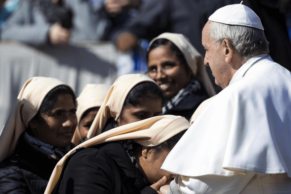 Foto: Monjas saludan al papa Francisco, 6 de marzo de 2019, Vaticano