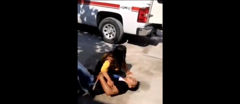 Video: Mujer apuñala a novio en motel de Iguala, Guerrero, y le pide perdón