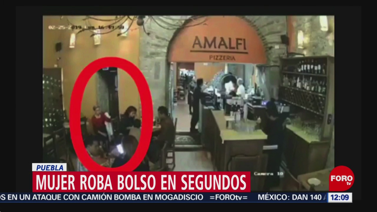 Mujer roba bolso en segundos en Puebla