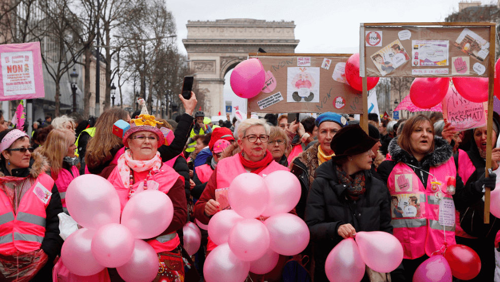 OTO Chalecos amarillos marchan, encabezados por mujeres, en París AP 9 marzo 2019 paris