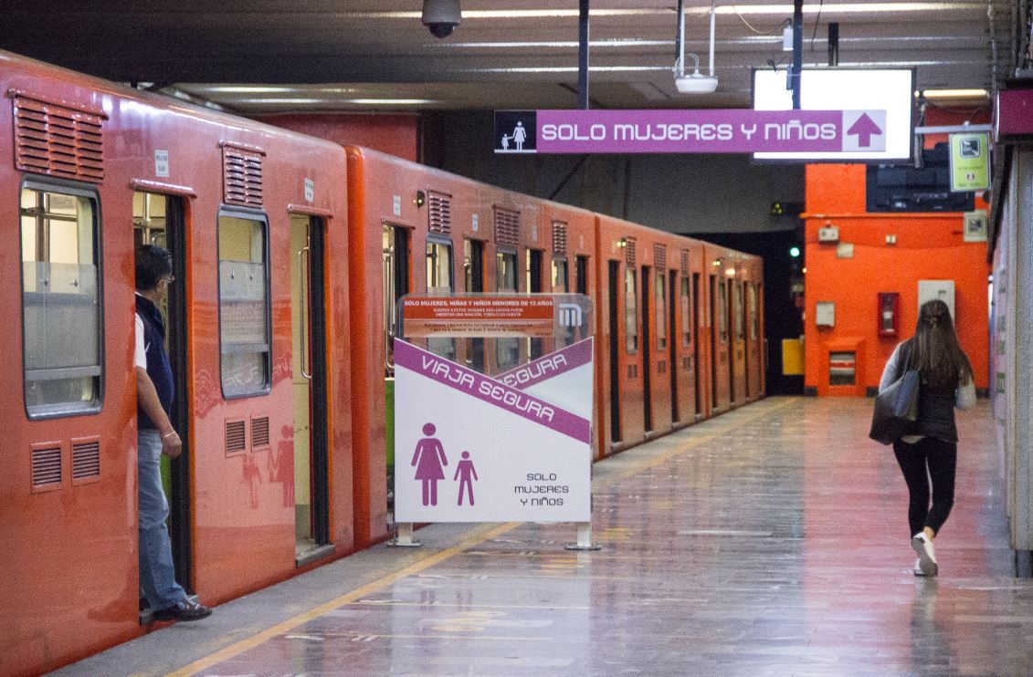 Imagen: El Metro de la CDMX tiene vagones especiales para que viajen solo mujeres, el 16 de marzo de 2019 (Cuartoscuro, archivo)