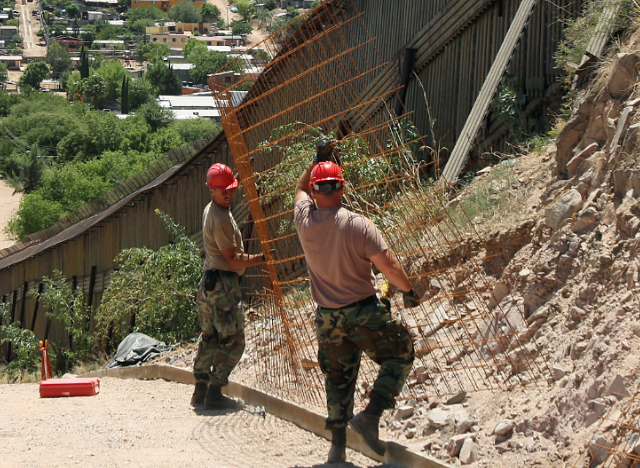 FOTO México está en labor de convencimiento por inversión de Estados Unidos, dice AMLO, al ser cuestionado sobre los nuevos fondos para el muro fronterizo (AP san diego 11 marzo 2019)
