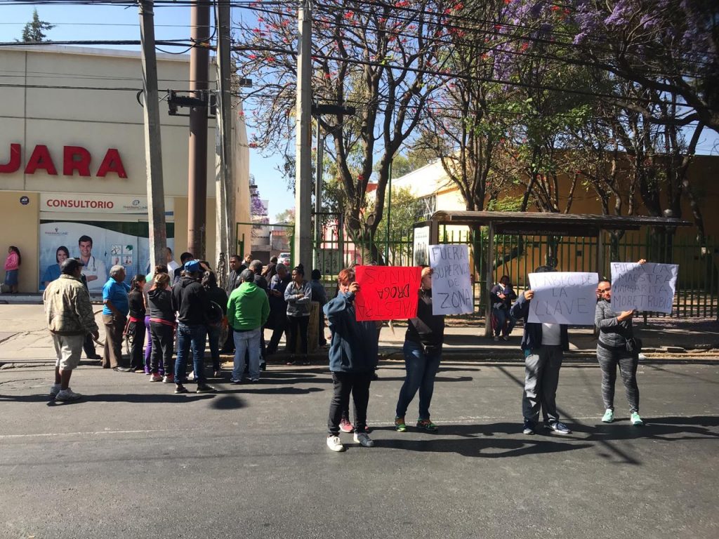 Foto Padres de familia retiran bloqueo en calzada Taxqueña 22 marzo 2019