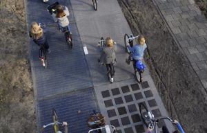 Foto: Los paneles solares ya no son solo para techos, Holanda estrena sus dos primeros tramos de carreteras con paneles solares, marzo 11 de 2019 (Twitter: @Eijwoudt)