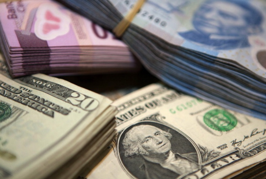 Dólar cierra en 19.69 pesos a la venta en bancos
