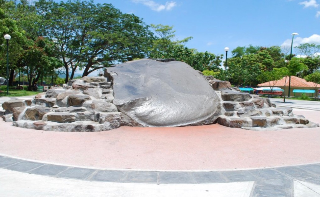 La Piedra Lisa de Colima, mitos y leyendas