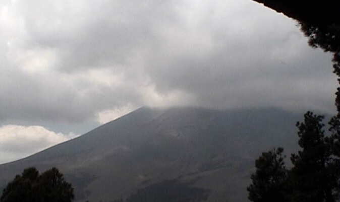 Foto: Autoridades reportan que el volcán Popocatépetl emite 83 exhalaciones, vapor de agua y gases en las últimas 24 horas, 31 de marzo de 2019 (Twitter: @PC_Estatal)