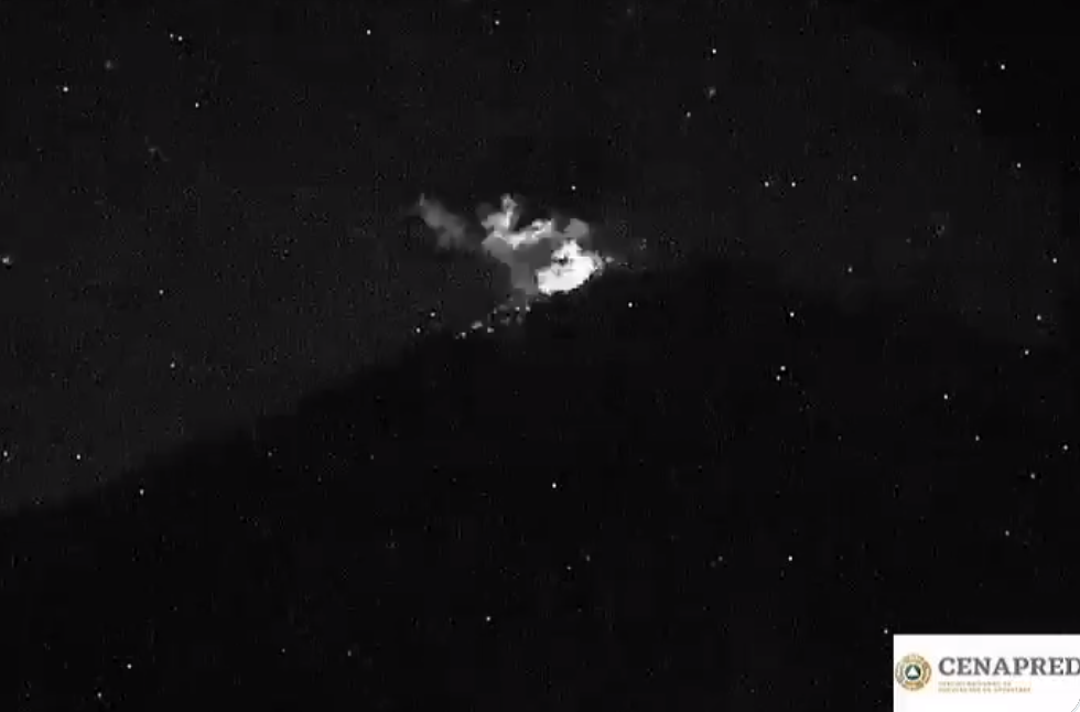 Popocatépetl registra exhalaciones de vapor e incandescencia