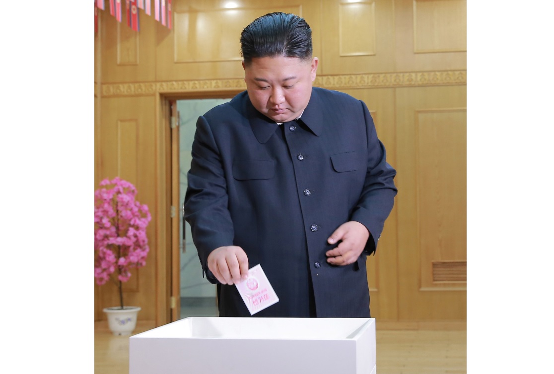 Foto: El líder norcoreano Kim Jong Un emite su voto en la elección para la Asamblea Popular Suprema en Corea del Norte, marzo 10 de 2019 (Reuters)