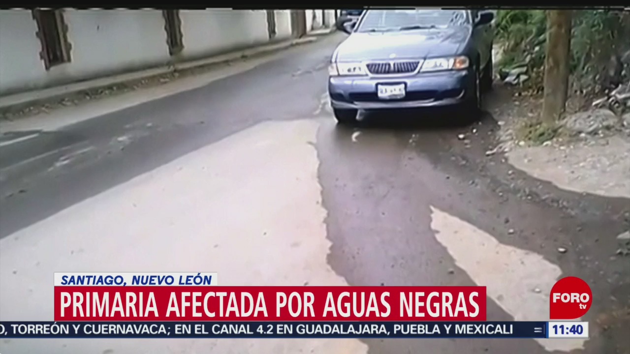 Primaria afectada por aguas negras en Santiago, Nuevo León