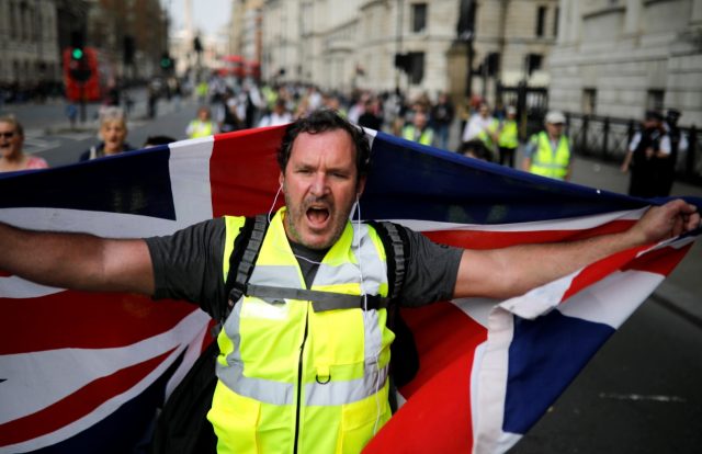  Foto: Un manifestante de chaleco amarillo pro-Brexit se manifestó en Londres, Gran Bretaña, el 30 de marzo de 2019 (Reuters)