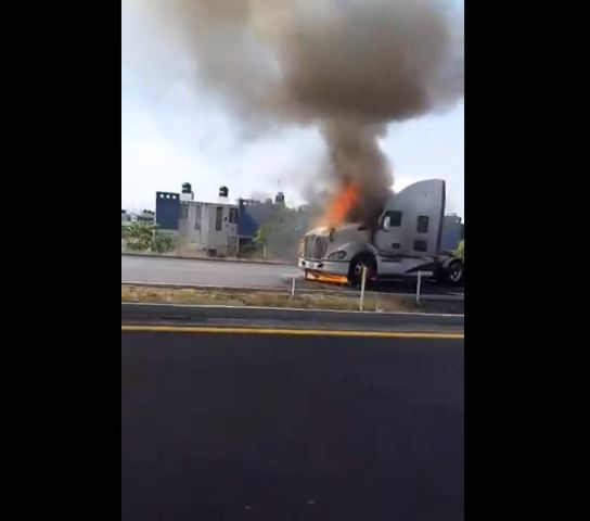 Reportan bloqueos y quema de vehículos en Guanajuato