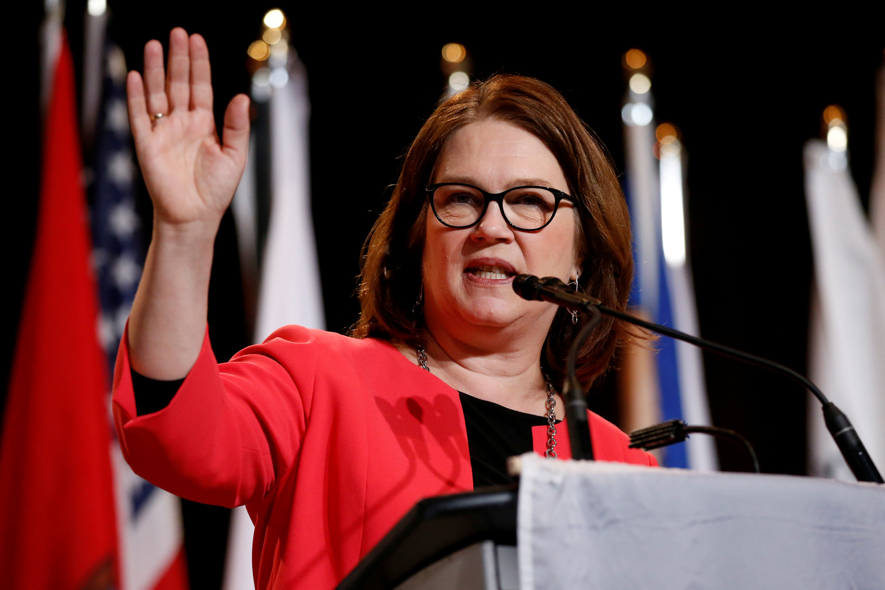 Foto: La ministra canadiense, Jane Philpott, habla durante la Asamblea de Primeras Naciones y Asamblea de Jefes Especiales en Gatineau, Quebec, el 2 de mayo de 2018