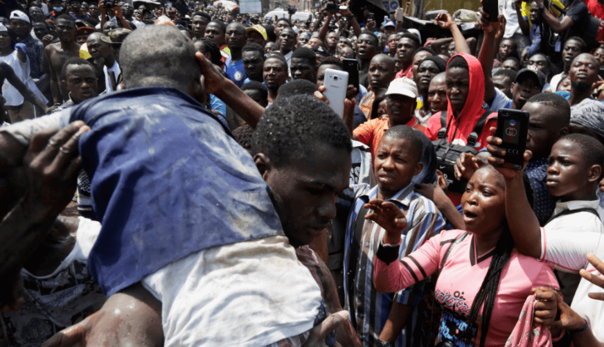 FOTO Nigeria acelera búsqueda de sobrevivientes tras derrumbe de escuela AP lagos 14 marzo 2019