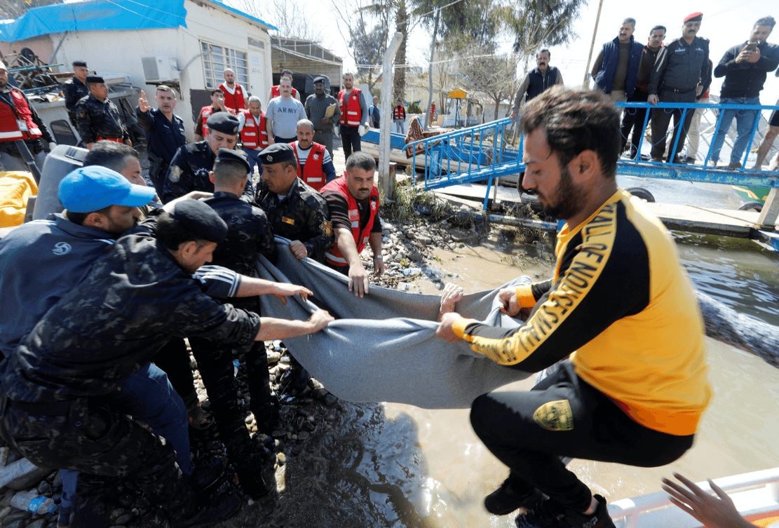 Foto: Rescate de cuerpos tras naufragio de ferry en Irak, 22 de marzo de 2019