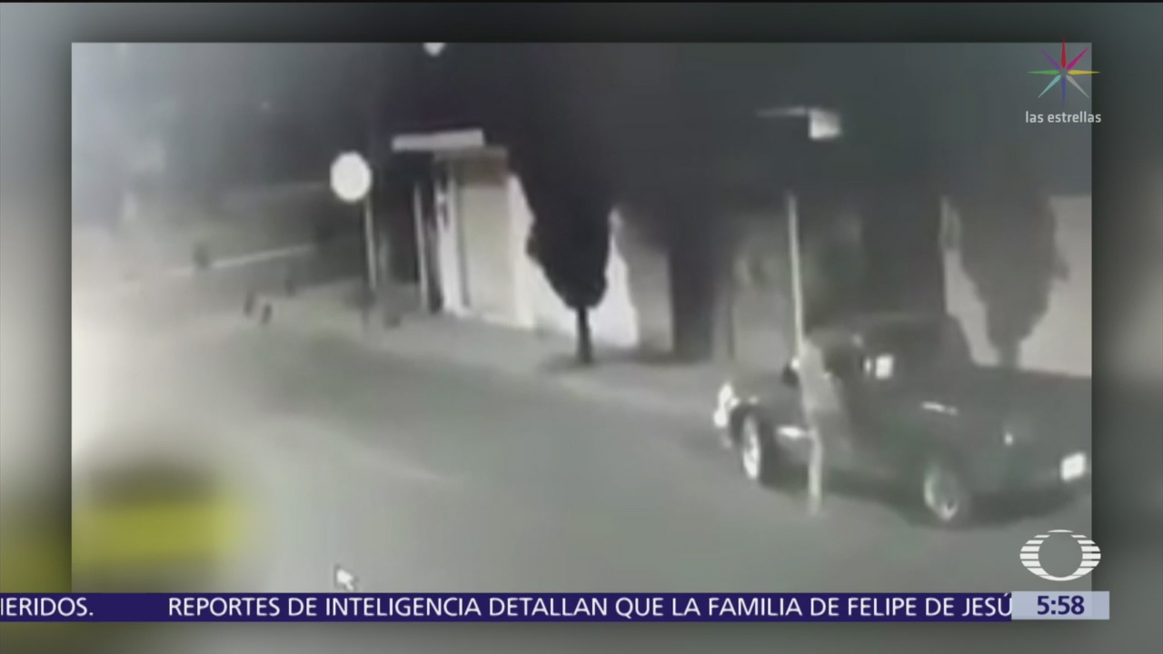 Roban camioneta estacionada en calles de Puebla