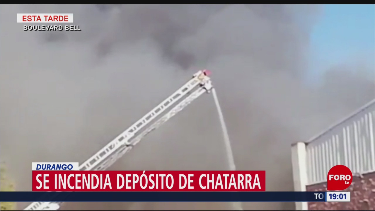 FOTO: Se incendia depósito de chatarra en Durango, 10 marzo 2019