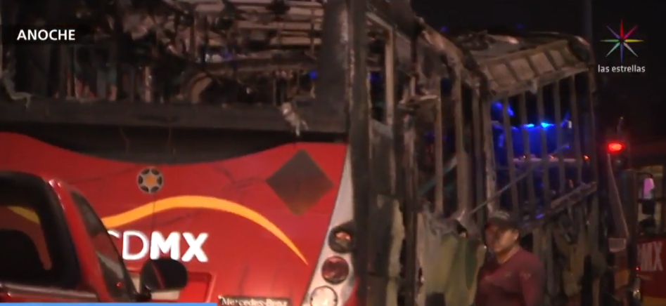 Se incendia Metrobús de la línea 2, en la CDMX