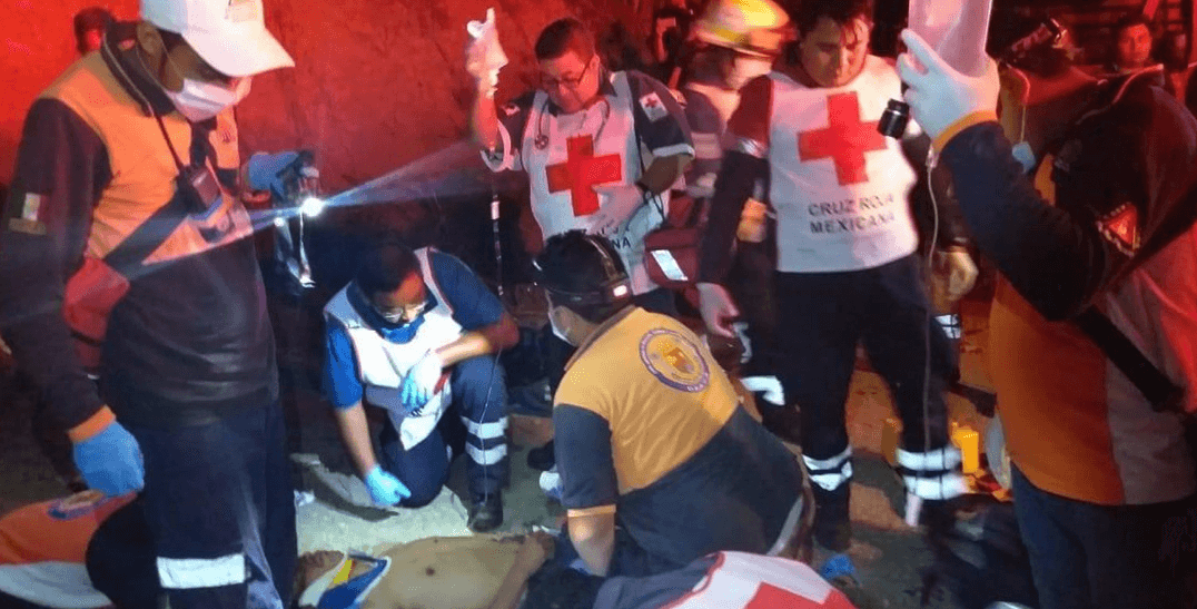 Foto: Socorristas durante rescate de víctimas de accidente en Chiapas, 7 de marzo de 2019, México