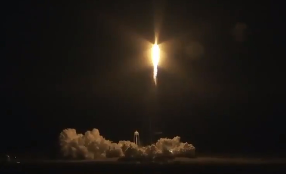 SpaceX lanza con éxito su primera cápsula diseñada para tripulación rumbo a la Estación Espacial Internacional