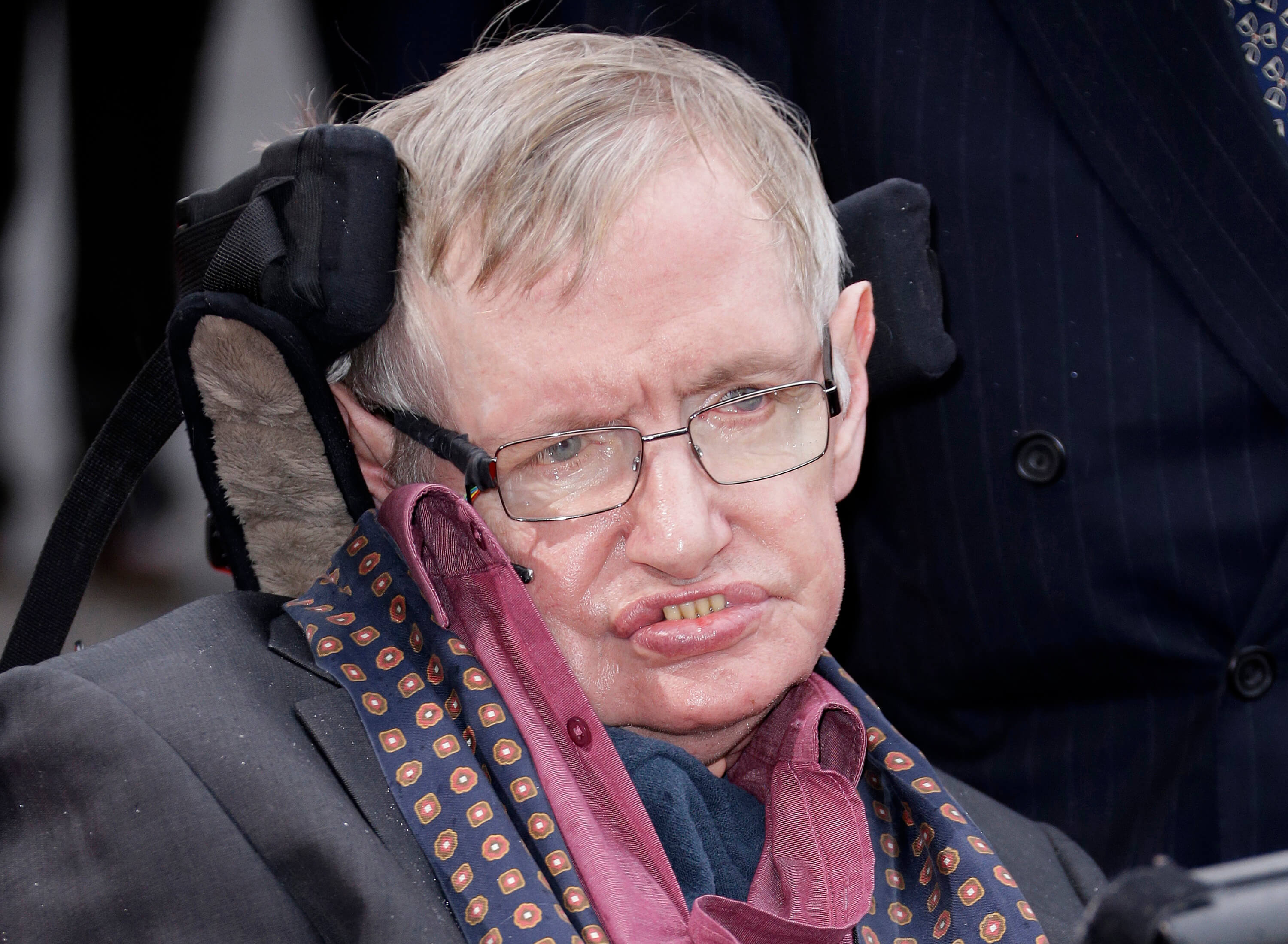 FOTO Enfermera de Stephen Hawking no atendió bien al científico y ya fue suspendida de su oficio (AP 30 marzo 2015 londres