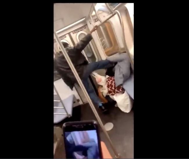 Foto: Un hombre de 36 años fue detenido por golpeado brutalmente a una anciana en Nueva York, 24 marzo 2019