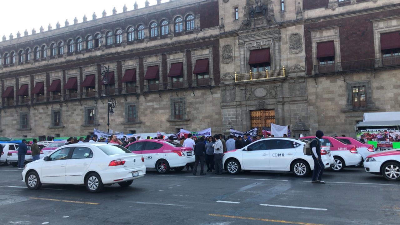 Foto: Taxistas bloquean la circulación en el Zócalo de la CDMX 20 marzo 2019
