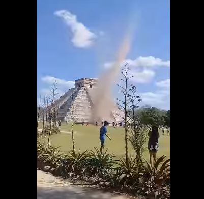 Sorprende ‘serpiente de viento’ a visitantes en Chichén-Itzá