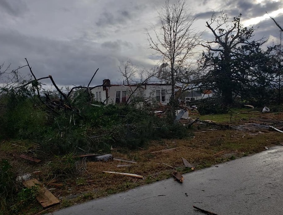 Foto: Un tornado azota Alabama, Estados Unidos, dejando destrucción a su paso, 3 de marzo de 2019 (Twitter: @Kippykippykip)