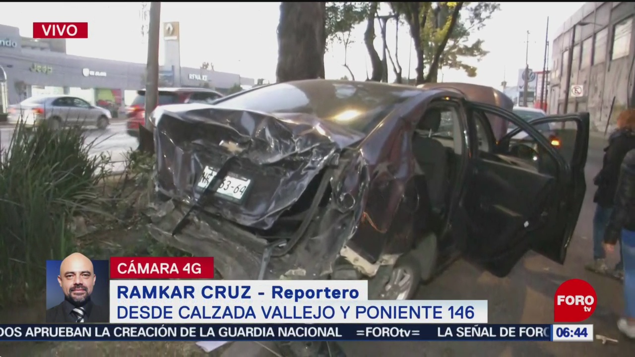 Tráiler embiste a automóvil en Calzada Vallejo, CDMX
