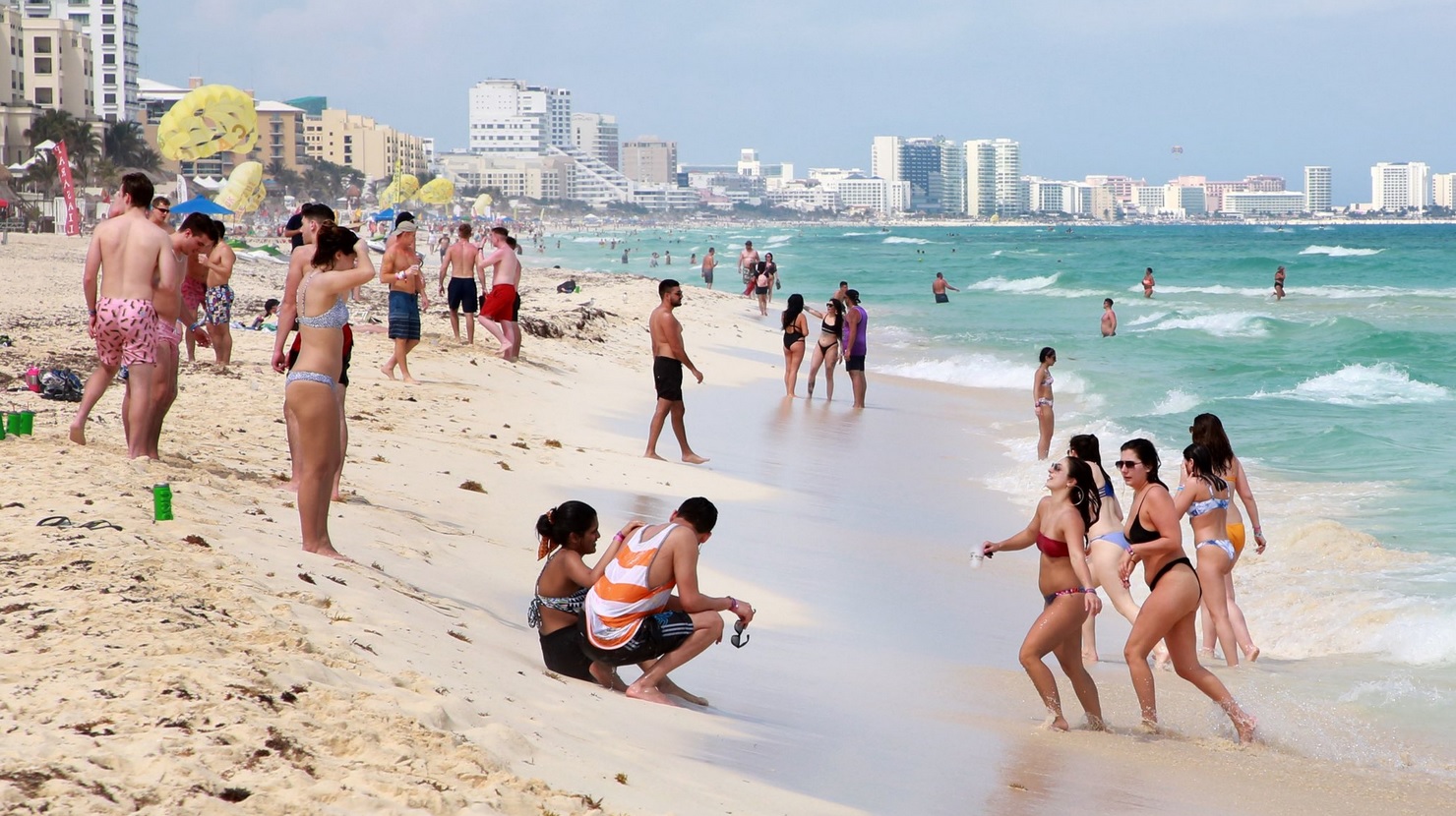 Foto: Turistas en playas de Cancún, Quintana Roo, 19 de marzo 2019. Twitter @AytoCancun