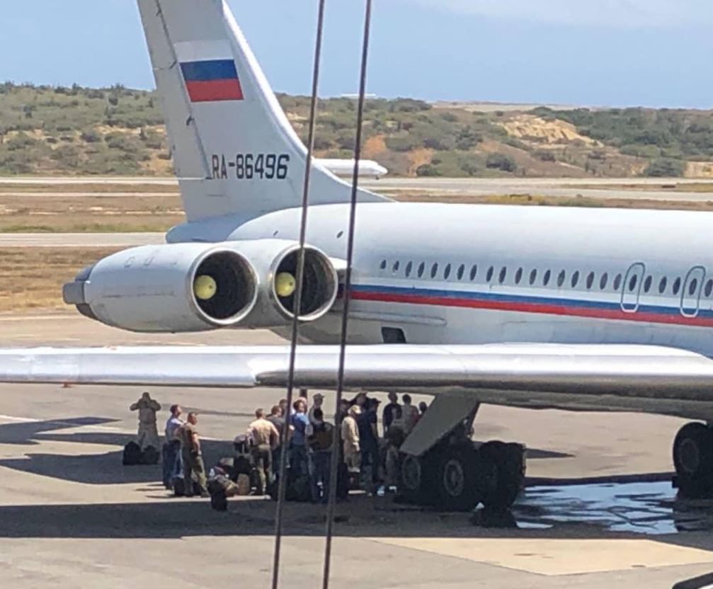Aviones militares rusos aterrizan en el principal aeropuerto de Venezuela
