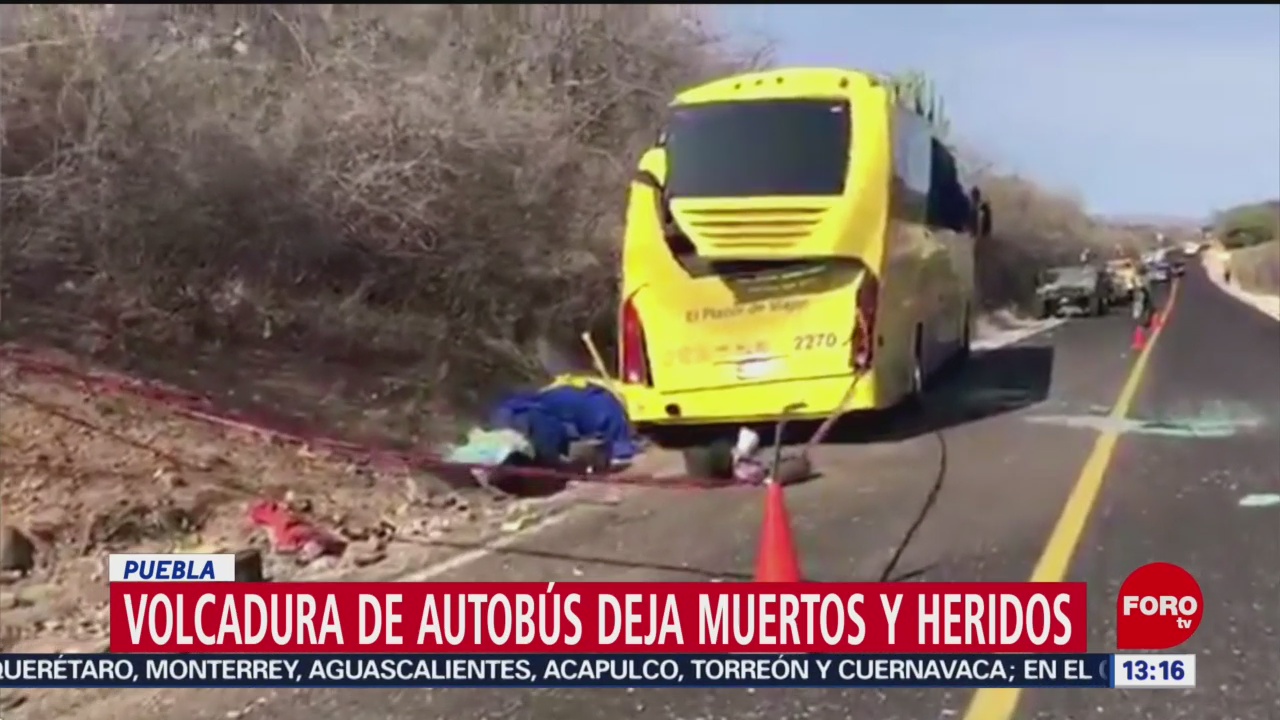 FOTO: Volcadura de autobús deja muertos y heridos en Puebla, 16 marzo 2019