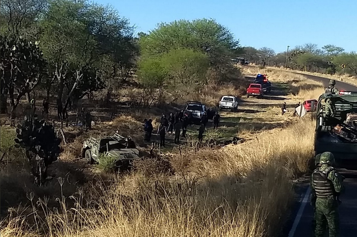 Volcadura de vehículo militar deja un muerto y 8 lesionados en Jalisco